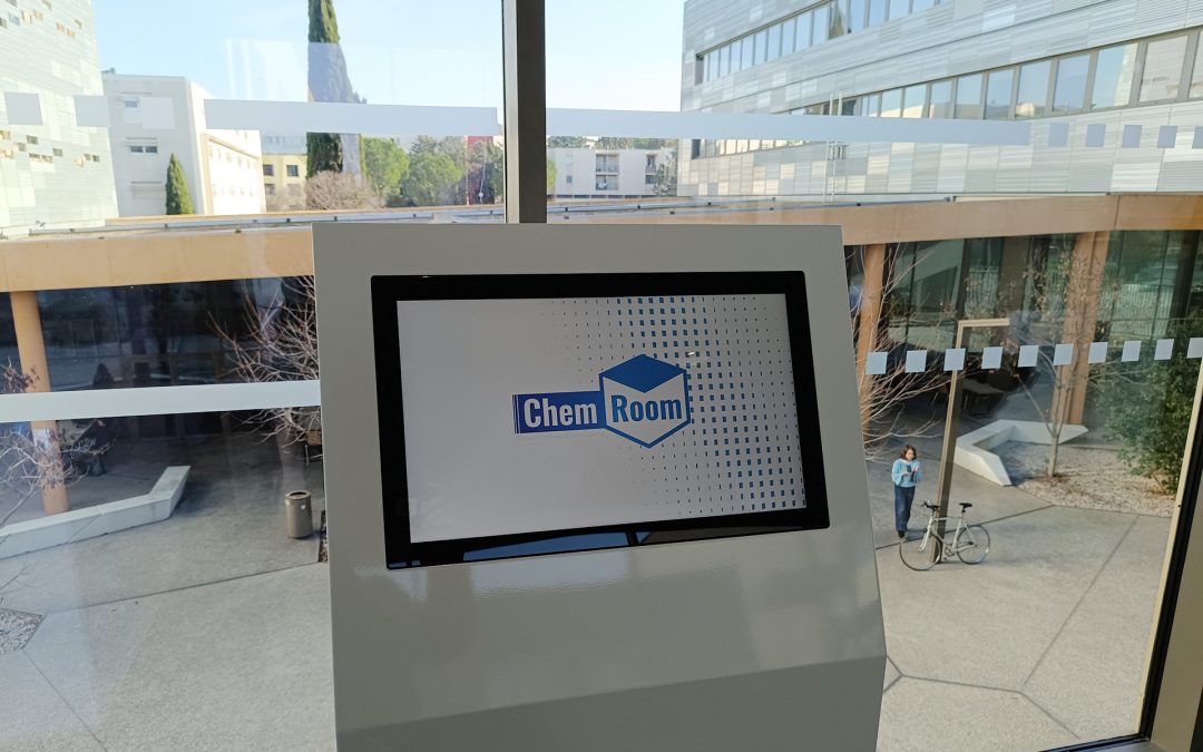 Borne interactive ChemRoom